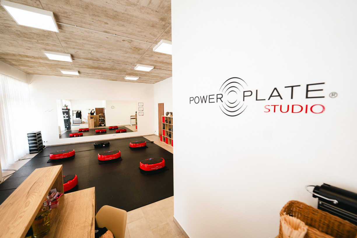 Co vám přináší cvičení pomocí speciálních fitness tréninků a technologie Power Plate?
